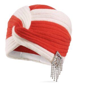 Gucci Knit Hat with Crystal Brooch in Red